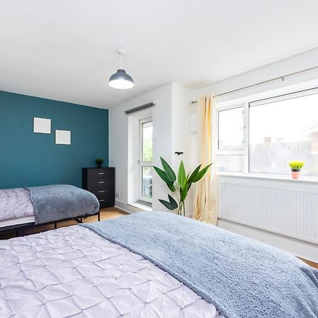 Excel O2 Stunning Large 3 Bedroom Apartment With Balcony Лондон Екстер'єр фото